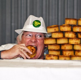 Jim Leishman judges Scotch Pie Club Awards